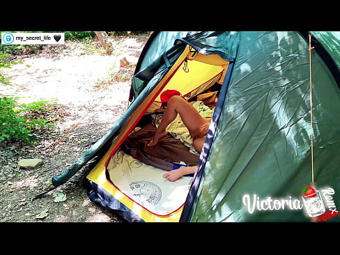 ❤️ ຖ່າຍໃນກ້ອງຖ່າຍຮູບ Passionate jerk off Stranger in a tent ️ ວິດີໂອໂປ້ ຢູ່ພວກເຮົາ ﹏