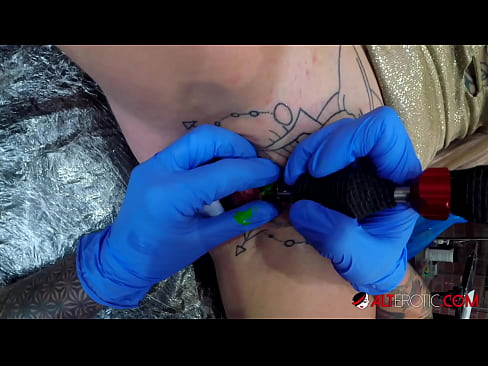 ❤️ tattooed ທີ່ສຸດ Hottie Sully Savage ໄດ້ຮັບ tattoo ສຸດ clitoris ຂອງນາງ ️ ວິດີໂອໂປ້ ຢູ່ພວກເຮົາ ﹏